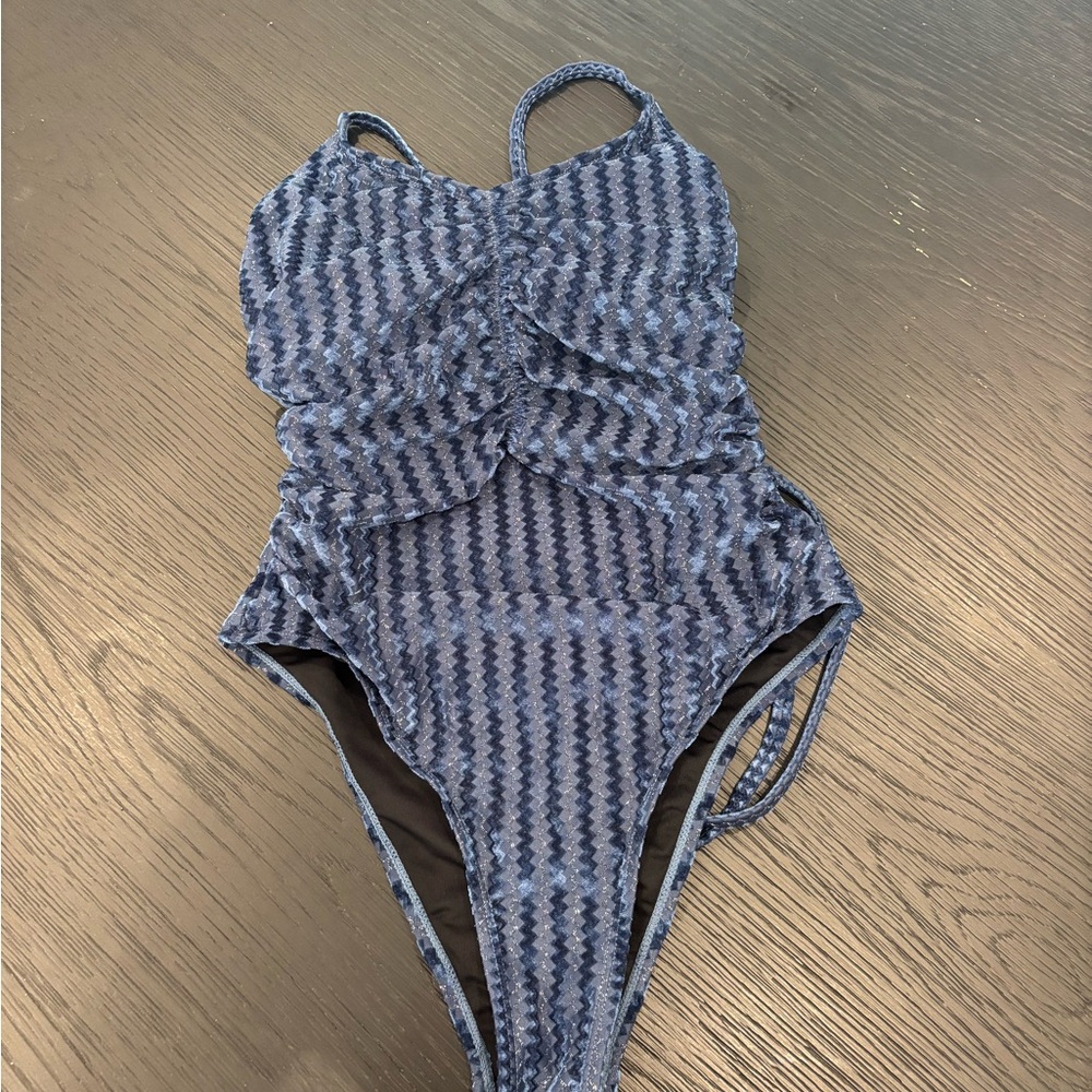 Cupshe Blue One Piece Swimsuit with Textured Sparkles Design